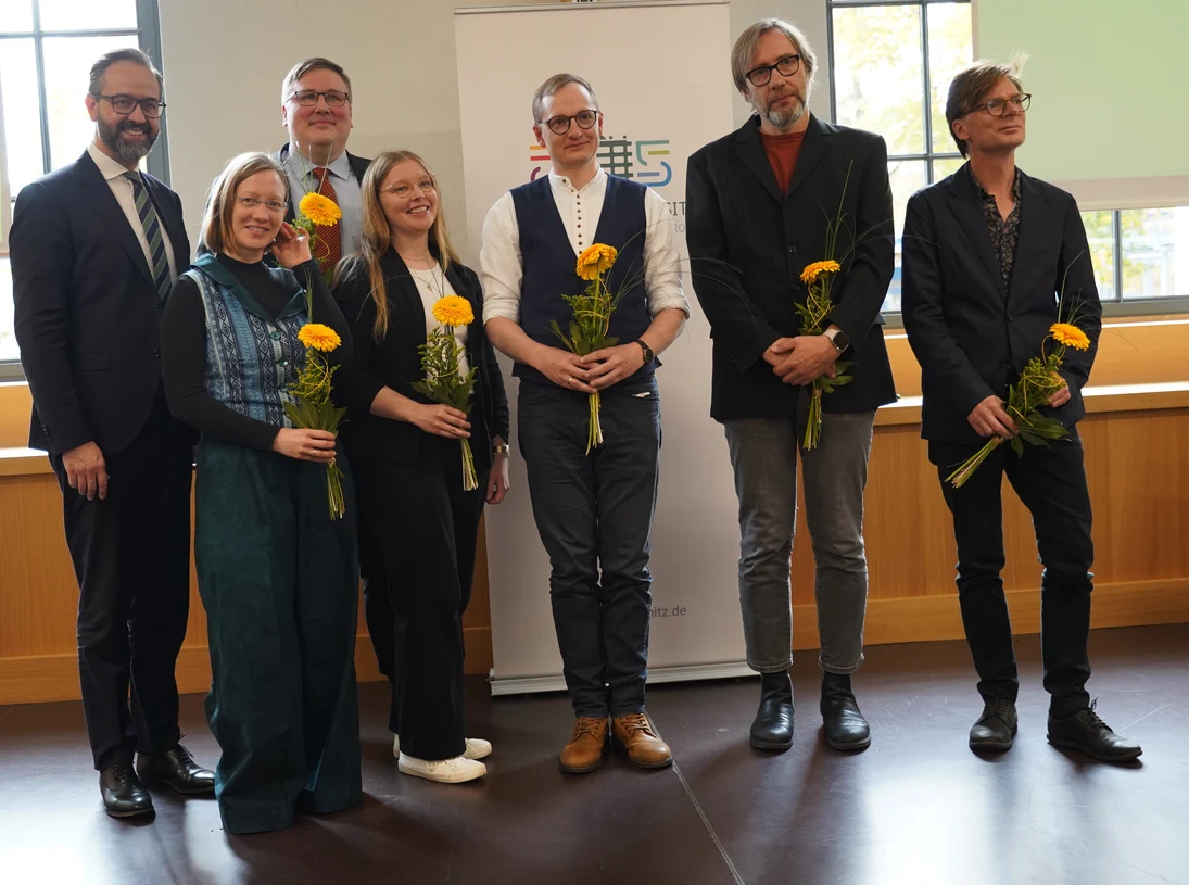 Preisträgerinnen und Preisträger des Sächsischen Lehrpreises 2025. Links im Foto ist Wissenschaftsminister Sebastian Gemkow.